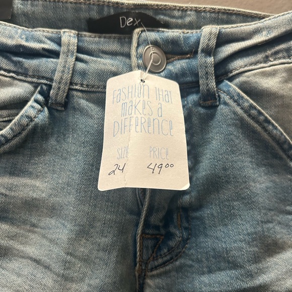Dex Distressed Denim Shorts Cuffed Hem Size 24- Boutique Find NWT - Picture 3 of 6